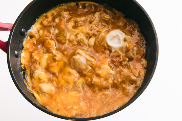 溶き卵が固まりきっていない部分があるくらいの状態